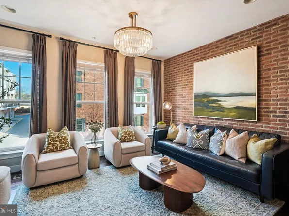 445 Haupt Sq SE, Leesburg, VA 20175