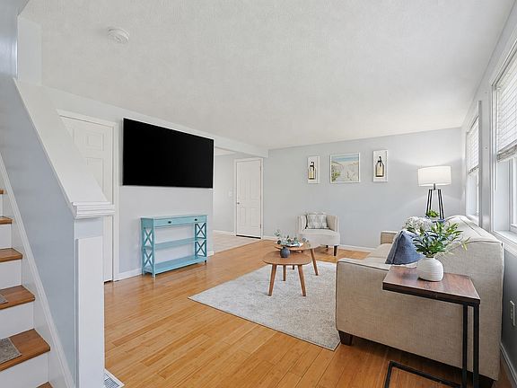 3rd image of 34 Juniper Road #R