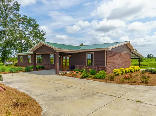 38 McDonald Chapel Rd, Collins, MS 39428