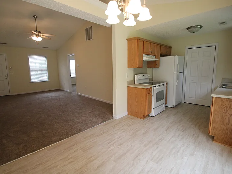 1258 Camellia Ct — Photo 2