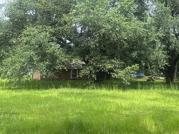 3rd image of 42425 Sibley Rd