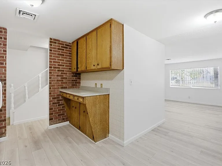 210 Greenbriar Townhouse Way — Photo 8