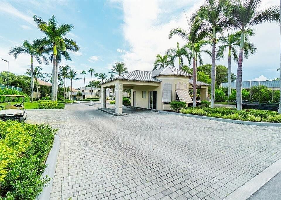 1st image of 9 Royal Palm Way #2010