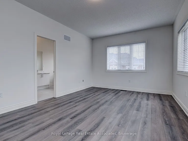 34 Attwater Dr E — Photo 27