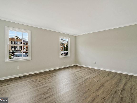 5th image of 8362 Glastonbury Ct