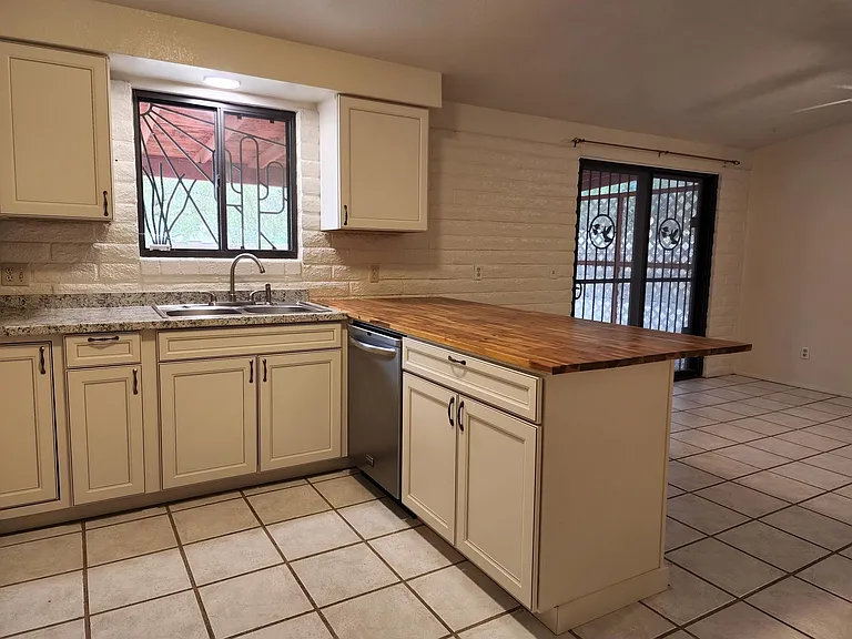 2351 W Placita Algodon — Photo 21