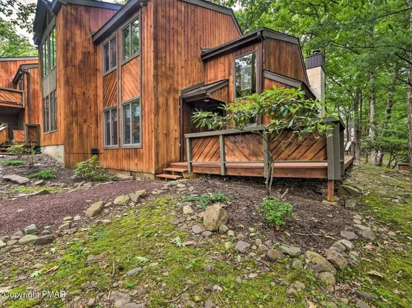 41 Ruffed Grouse Ct, Lake Harmony, PA 18624