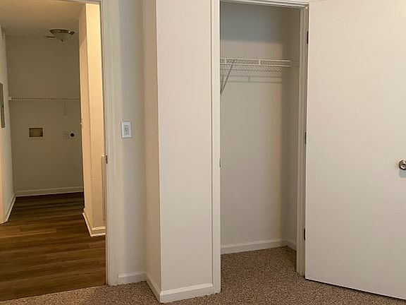 4th image of 425 Acorn Grove Ln #G