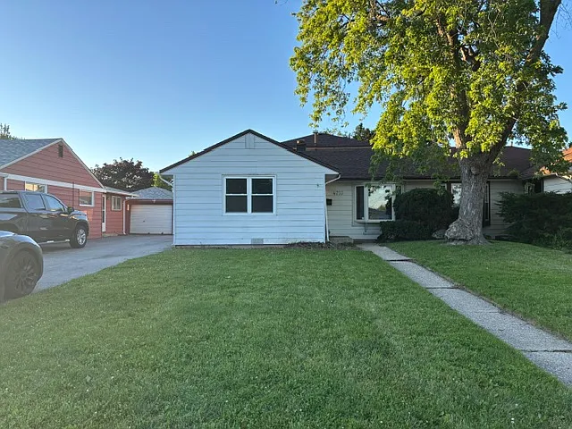 4710 W 88th Pl — Photo 1
