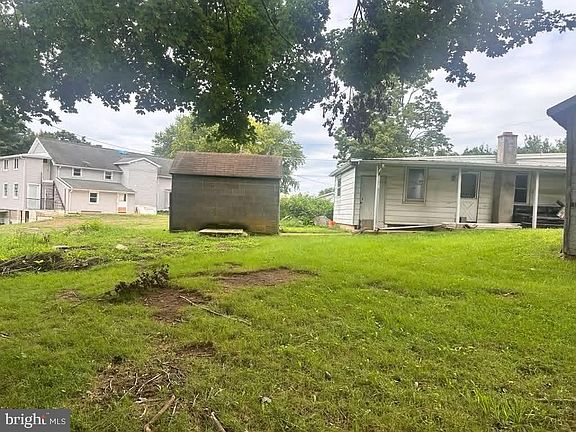 4th image of 1918 Leinbaugh Ave