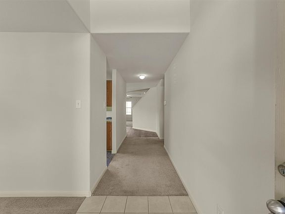 5th image of 20930 Barbons Heath Ct