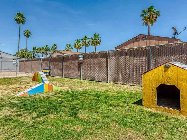 Glendale West — Photo 6