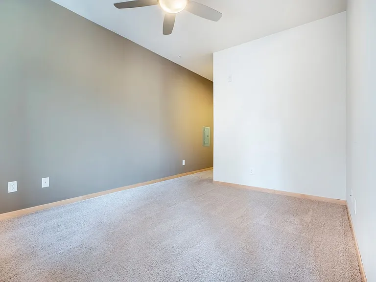 640 W Wilson St — Photo 9