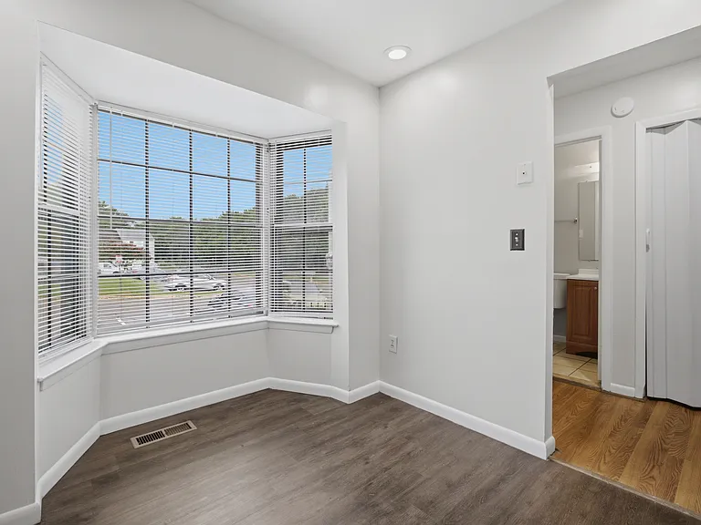 398 Harry S Truman Dr — Photo 4