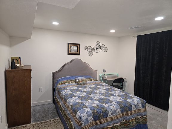 2nd image of 481 Green Tree Dr