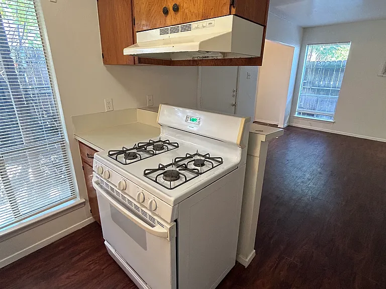 1011 W 23rd St #201 — Photo 6