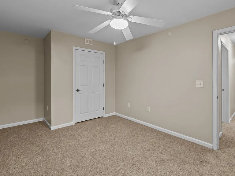 Sterling Trace Apartments — Photo 6