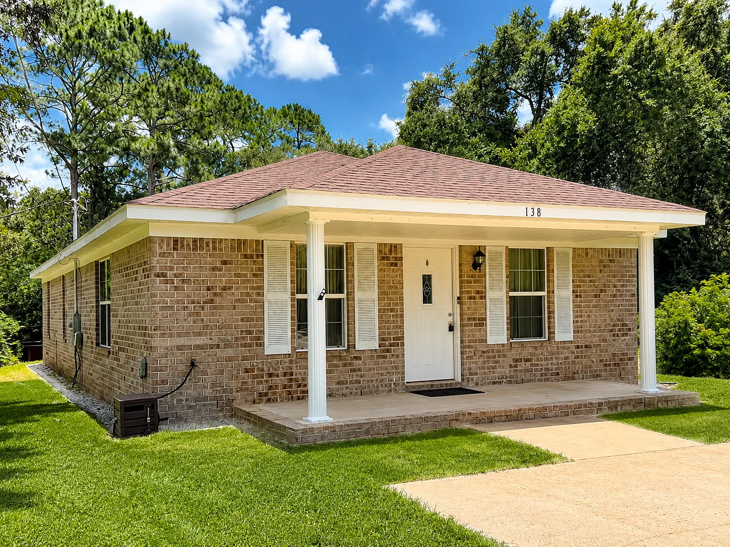 3 bed, 1352 sqft, $1,900 — Photo 2