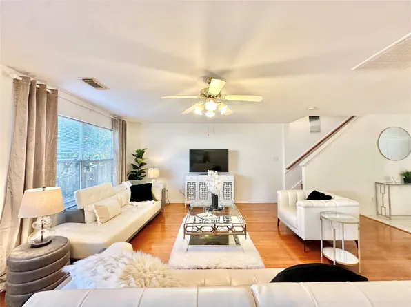 8223 Golf Green Cir, Houston, TX 77036