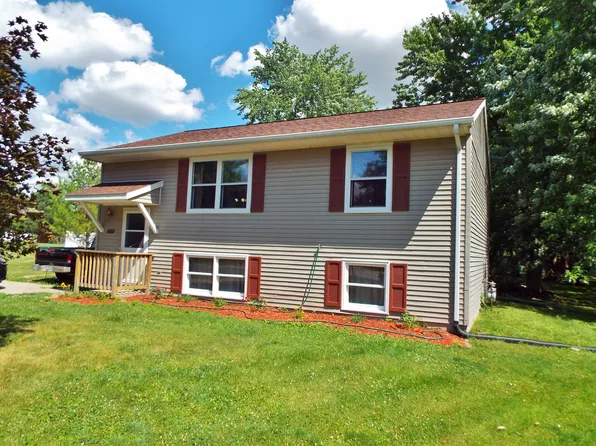802 N Bergdahl Ct, Mount Pleasant, IA 52641