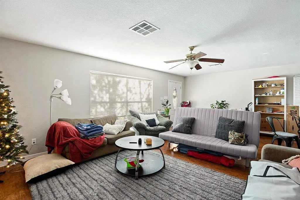 4 bed, 2.5 bath, 1656 sqft, $3,000 — Photo 3