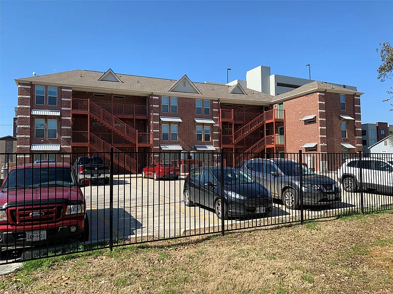 300 Spruce St #104 — Photo 4