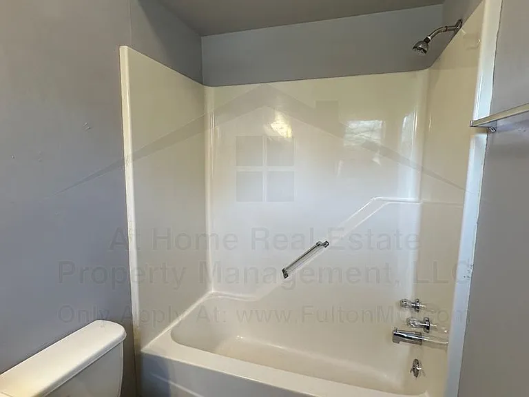 101 E 10th St #105 — Photo 14