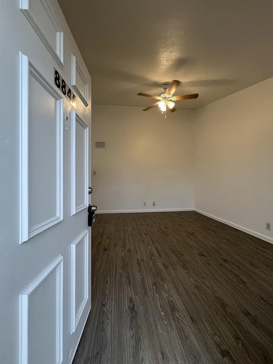 Building Photo - 8846 Meadow Range St #1