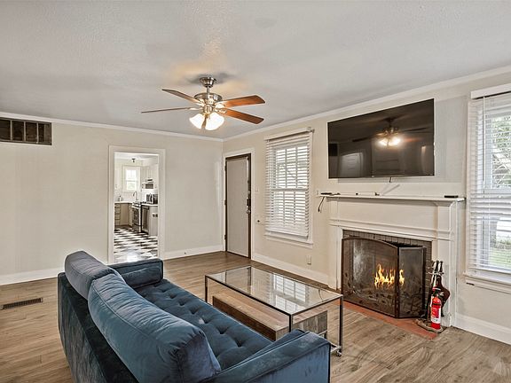 5th image of 2701 Benbrook Blvd