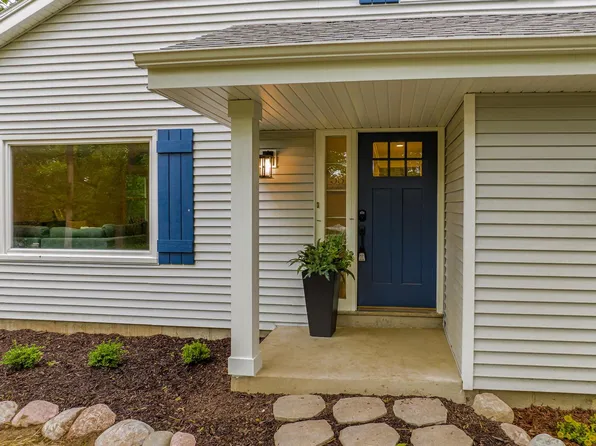 W5721 Nine Indian TRAIL, Elkhorn, WI 53121