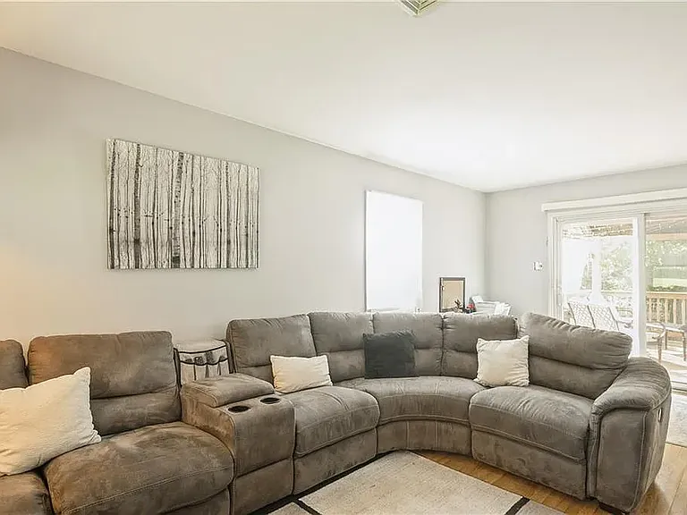 129 Pine Tree Rd — Photo 5