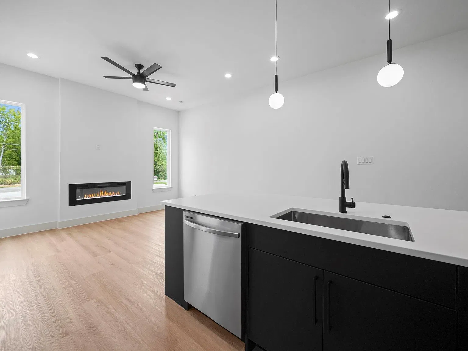 426 Calloway St — Photo 3