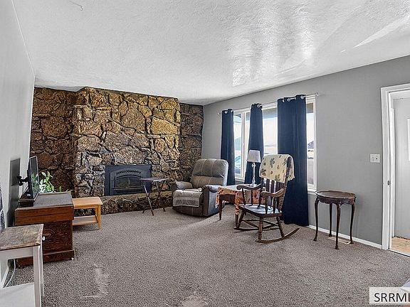 4th image of 4806 Galena St