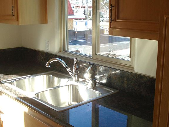 5th image of 817 1/2 Island Ct #2