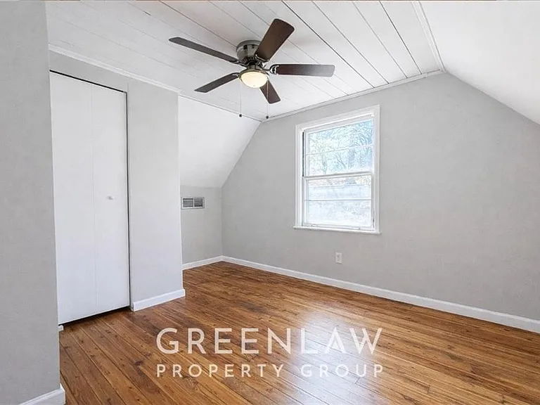 1944 Lyle Ave — Photo 25