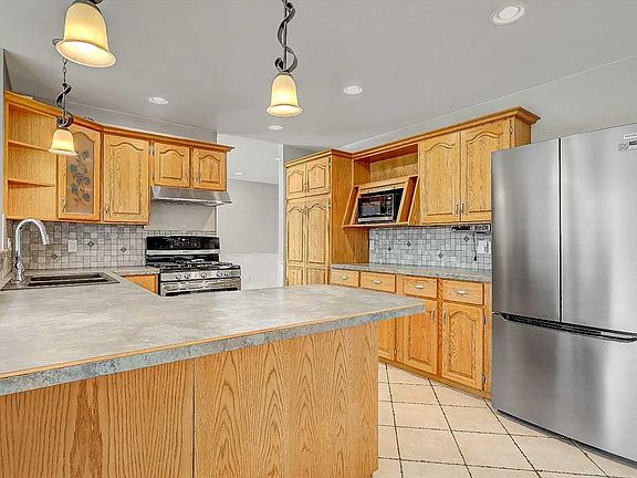 5th image of 9513 N 62nd Ave