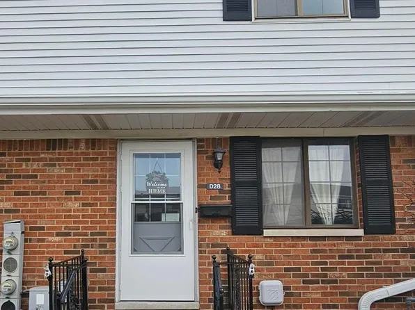 125 Cuttle Rd APT D28, Marysville, MI 48040