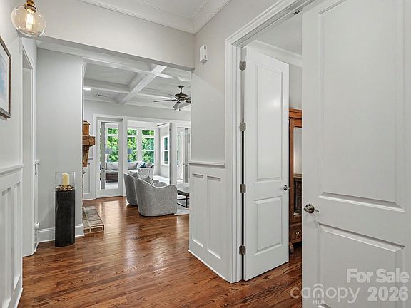 3rd image of 9560 Regent Dr