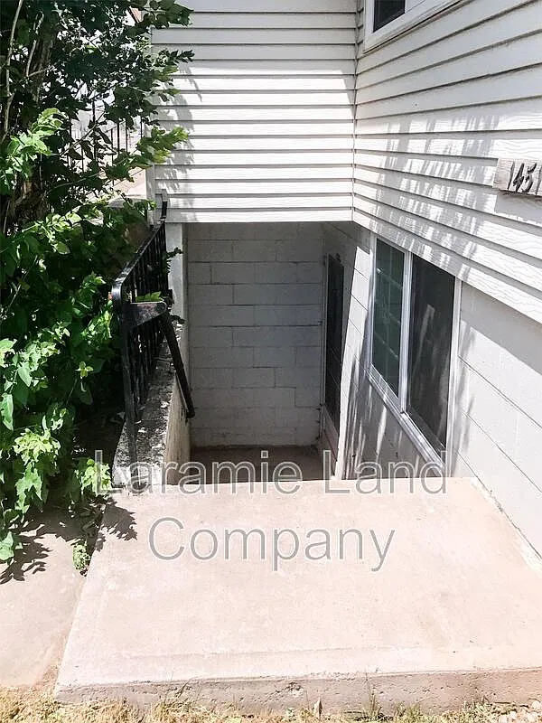 2 bed, 1.0 bath, $825 — Photo 2