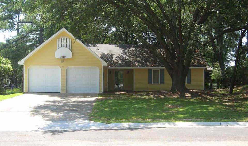 2nd image of 511 Sycamore Cir