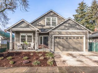 250 E Gloucester St, Gladstone, OR 97027