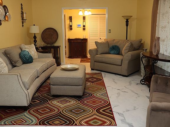 4th image of 165 Lake Circle Dr