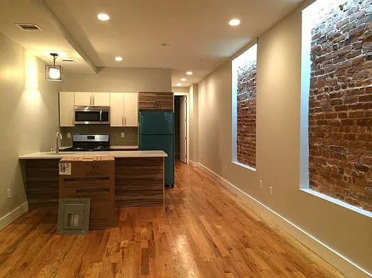 Rented by Evergreen Apartments BK | media 42