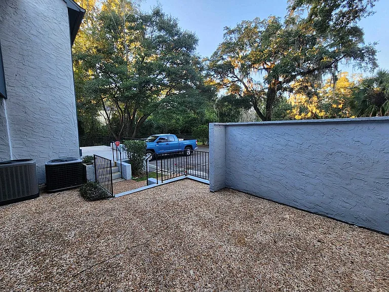 2949 Shamrock St S — Photo 4