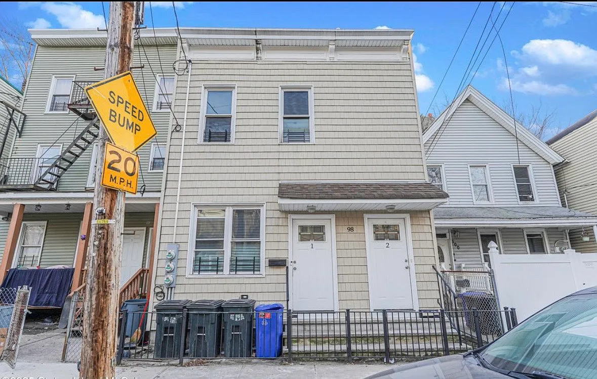 3 bed, $3,431 — Photo 1