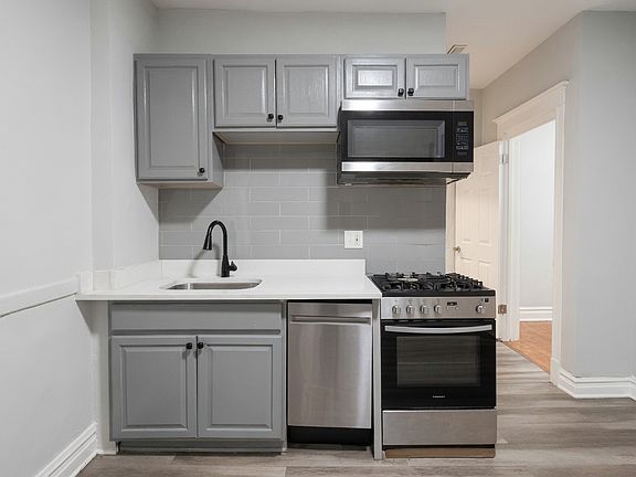 5th image of 3649 W Montrose Ave #1T
