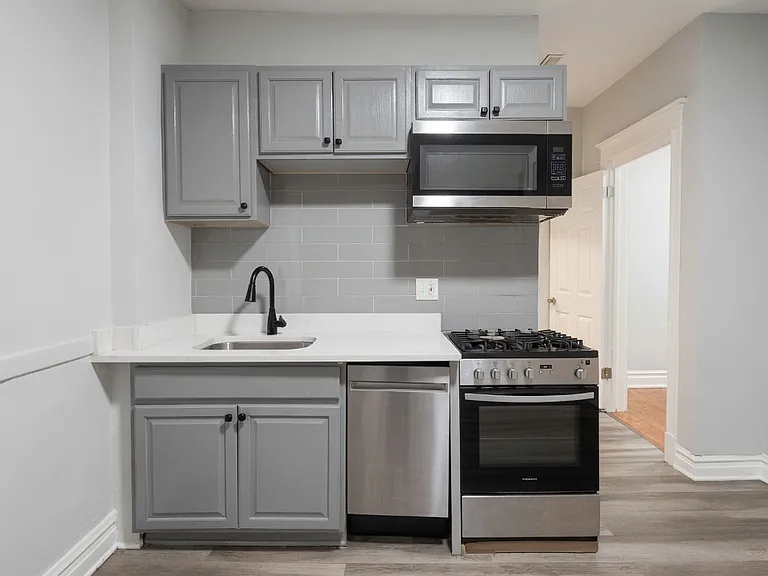 3649 W Montrose Ave #1H — Photo 5
