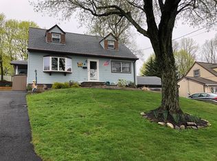 10 Tulip Tree Dr, Garnerville, NY 10923