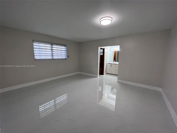 3rd image of 190 W 51st St #0