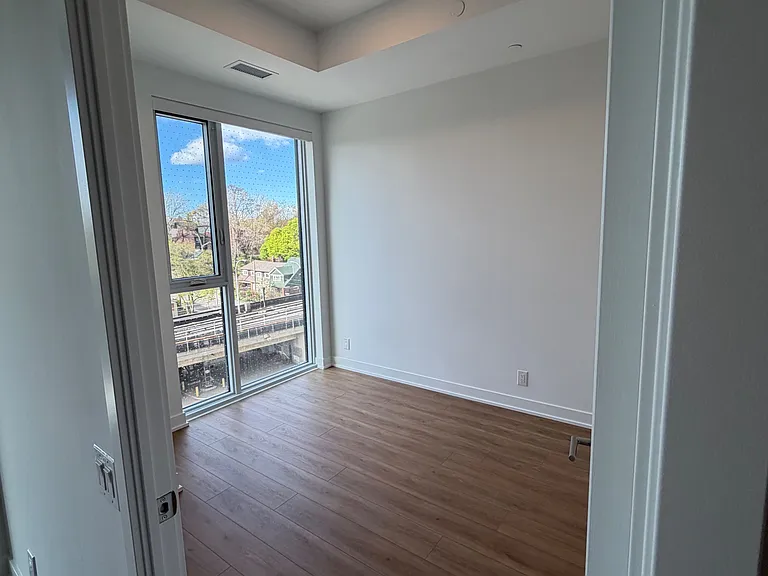 1660 Bloor St W #417 — Photo 10